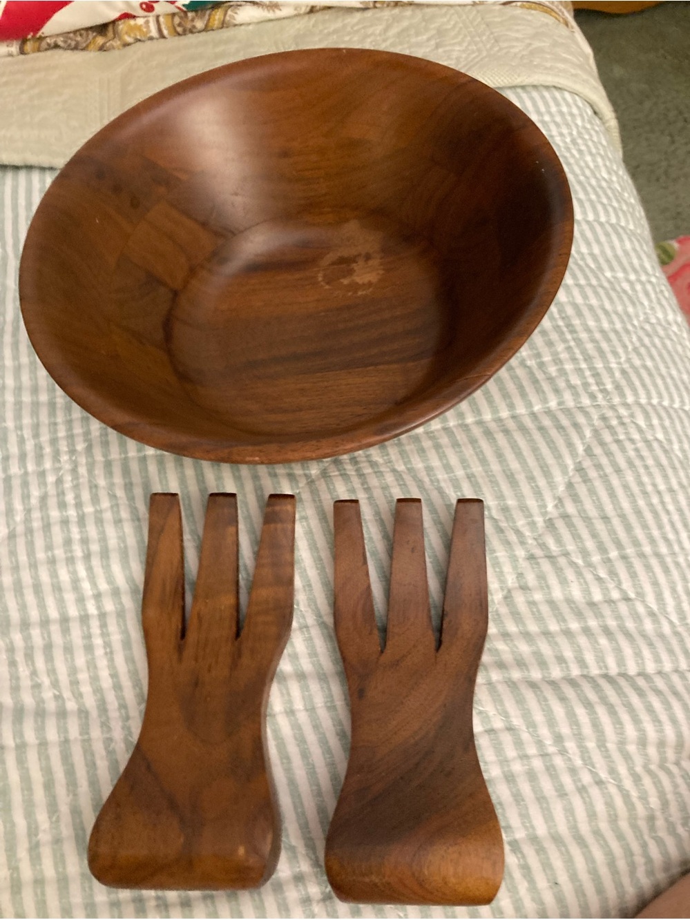 Acacia Wood Salad Bowl + Hands feature Curved Ergonomic Design for Tossing
